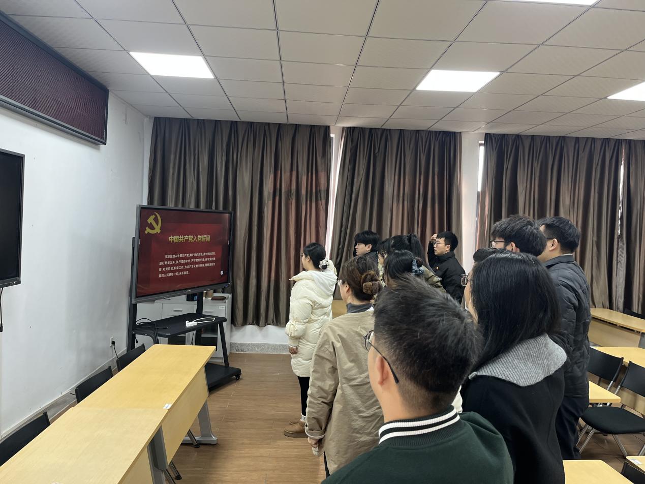 Beat365唯一官方网站第三党支部举行预备党员入党宣誓仪式